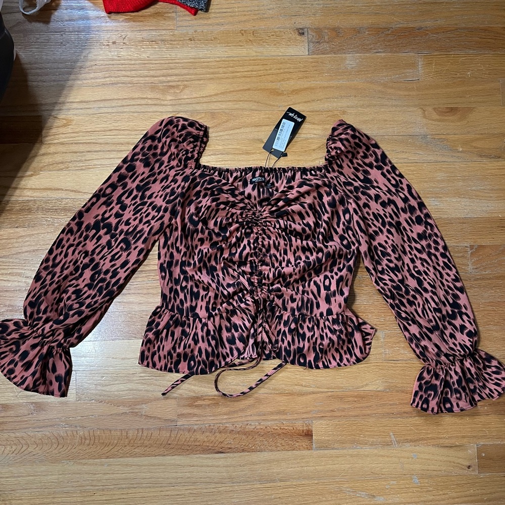 Nastygal Size 6 leopard print long sleeve crop top blouse Nwt